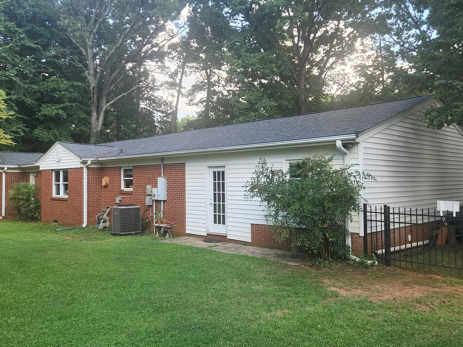 3 bed, 2000 sqft, $2,300 — Photo 4