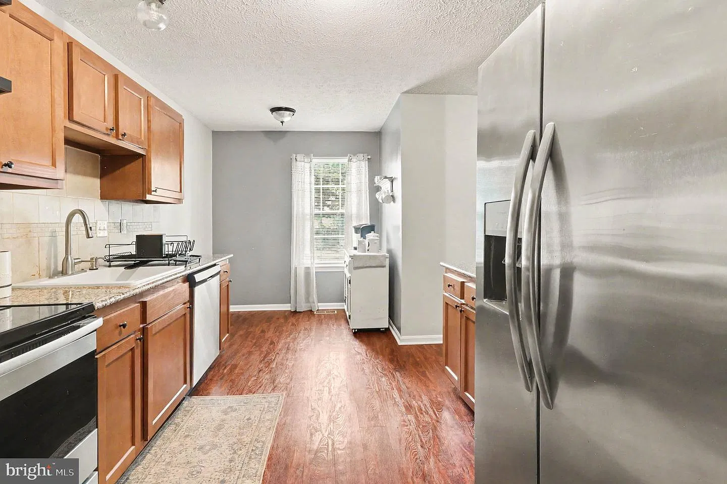 5 bed, 2.5 bath, 1980 sqft, $3,200 — Photo 4