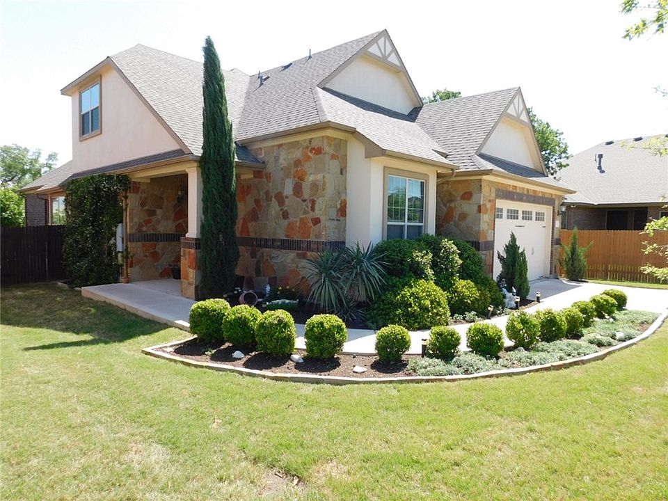 1st image of 220 Simmons Dr