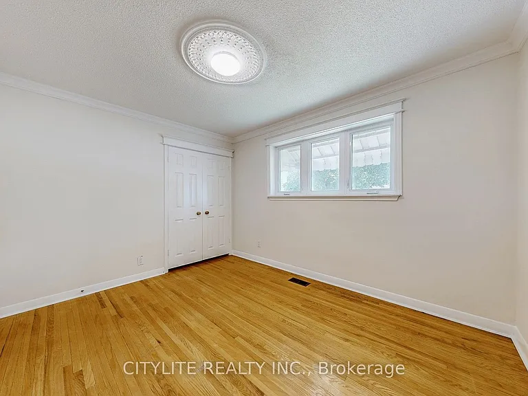 516 Monteith Ave — Photo 13