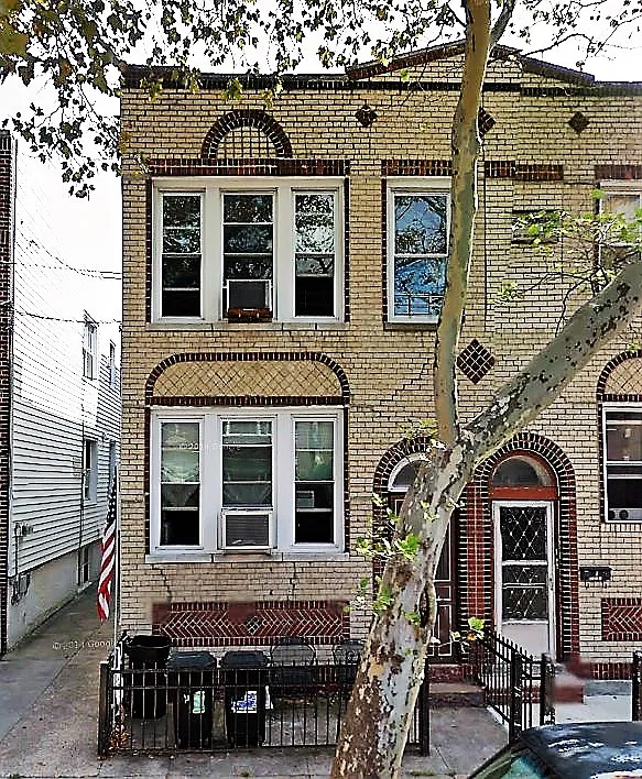2053 W 5th St photo 1