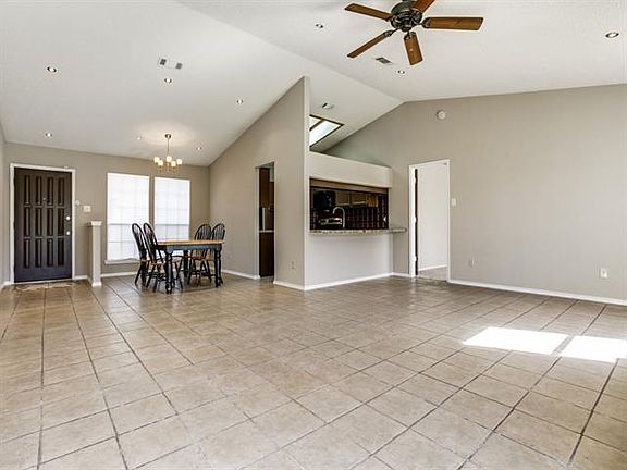 4th image of 2909 Amber Dr S