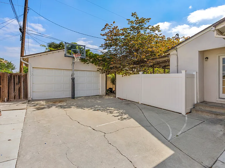 1237 W Oak Ave — Photo 25