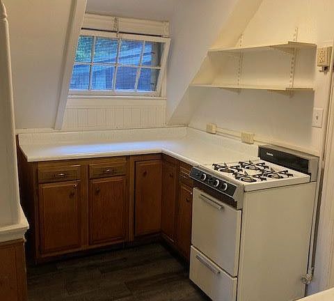 351 Maple Ave Apt. 3C Picture # 4