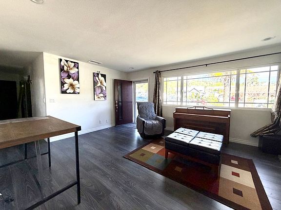 5th image of 2821 Sioux Ave