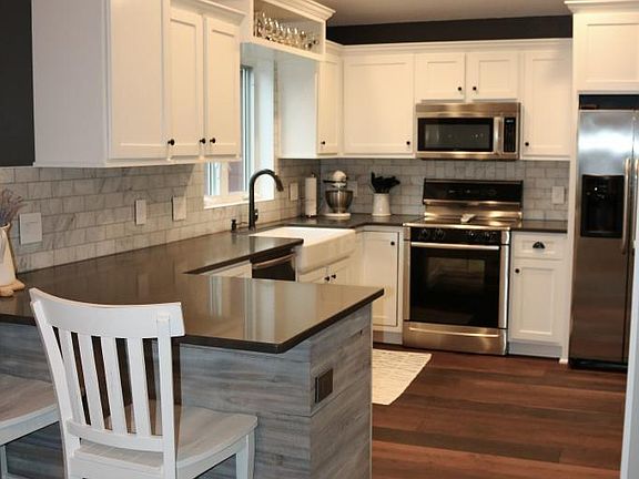 3rd image of 315 W 4th St