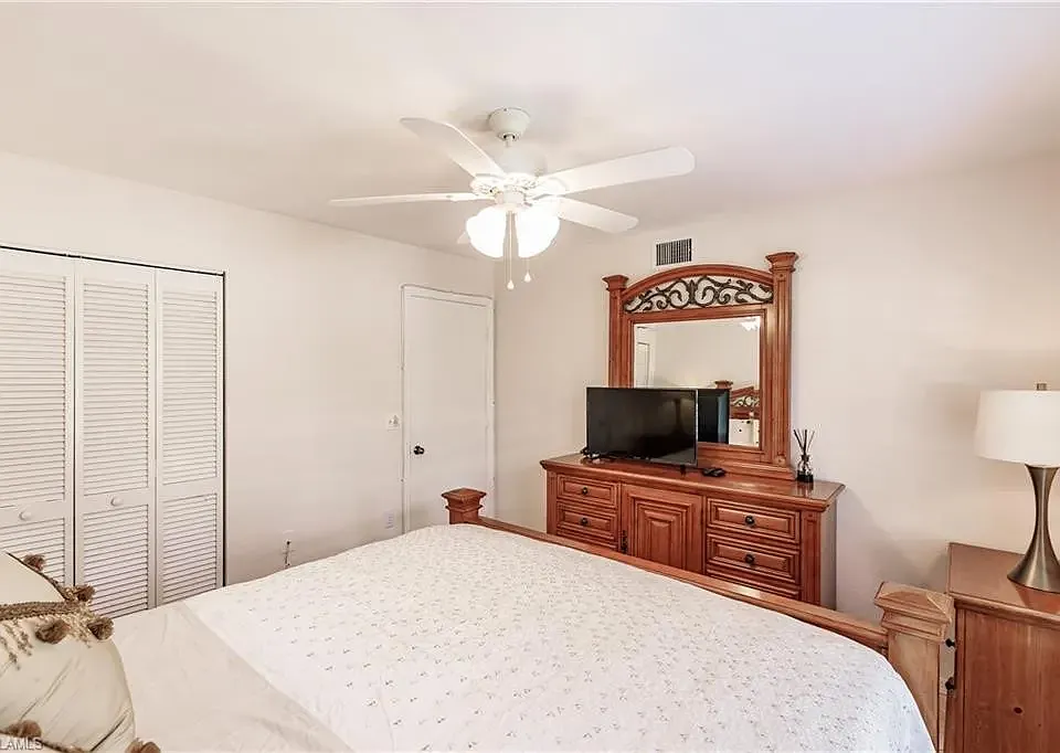 1211 Commonwealth Cir