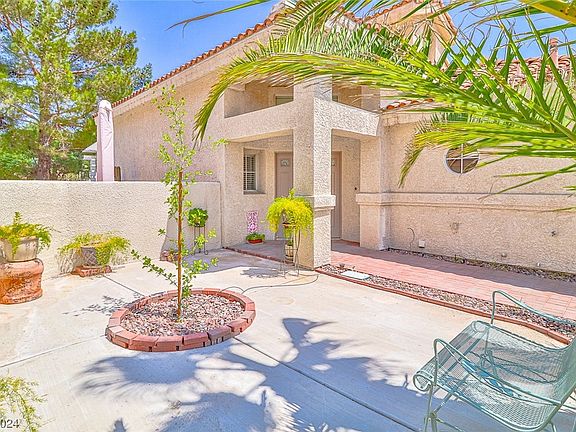 3rd image of 2528 Golden Sands Dr
