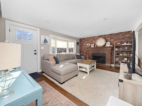 3rd image of 92 Doris Dr