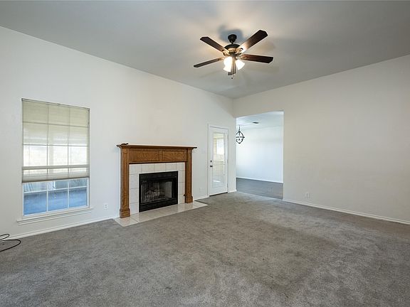 3rd image of 313 Pear Tree Pl