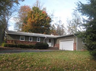 3 Spruce Point Trl, Hewitt, NJ 07421