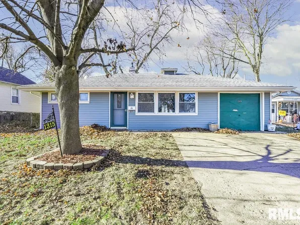 1315 S 11th St, Pekin, IL 61554