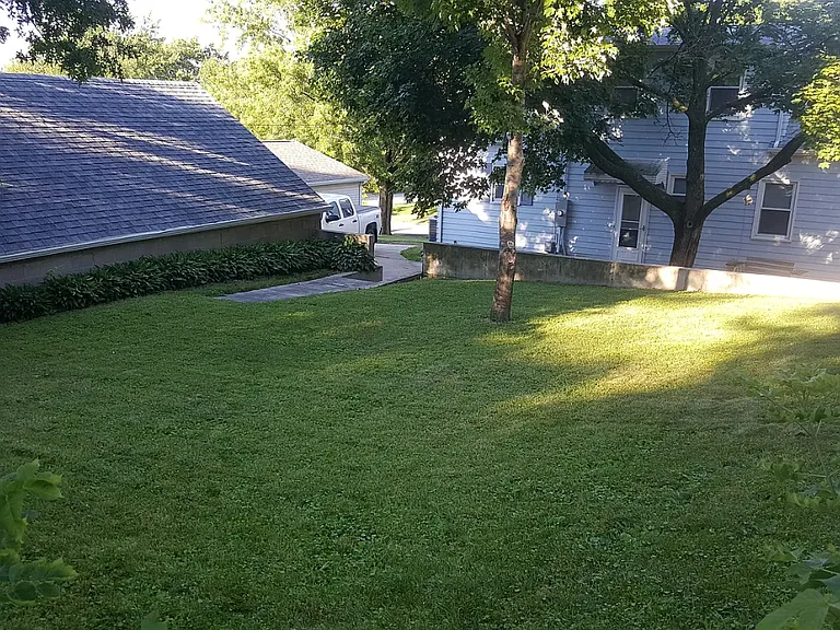 1609 Walnut St — Photo 3
