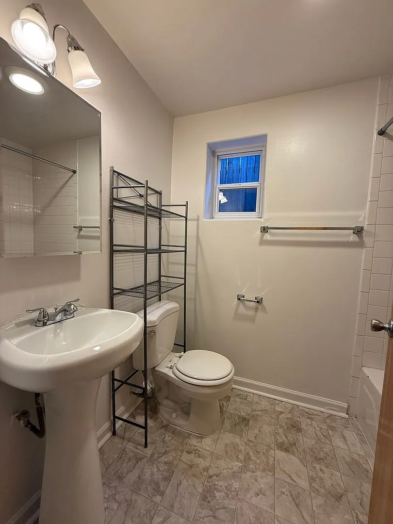 Private 2 bedroom apartment in Knob Hill! — Photo 4