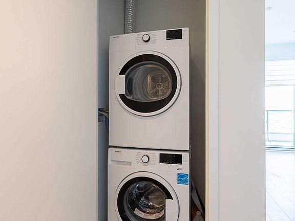 4th image of 950 Portage Pkwy #4915