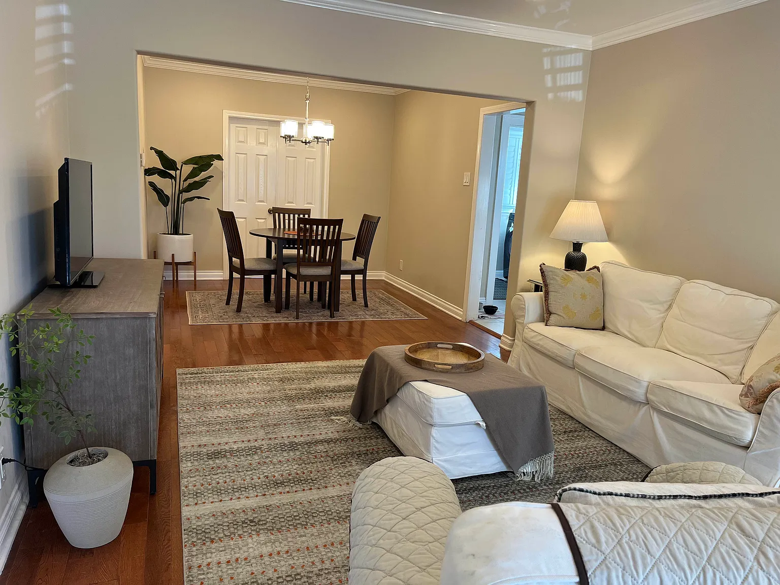 6010 S Harcourt Ave — Photo 2