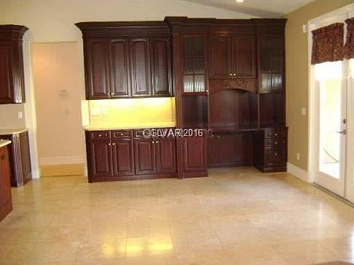 4th image of 252 White Willow Ave