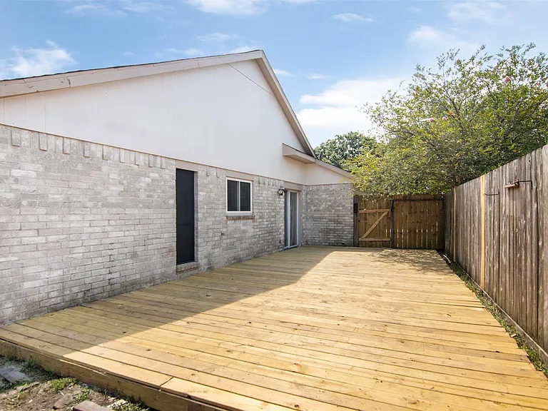 2319 Anthony Ln — Photo 21