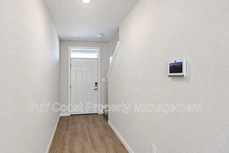 3 bed, 2.5 bath, 1464 sqft, $2,400 — Photo 4