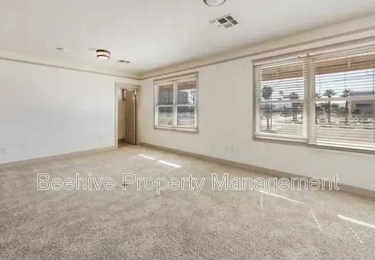 1301 W Monroe St #4 — Photo 8