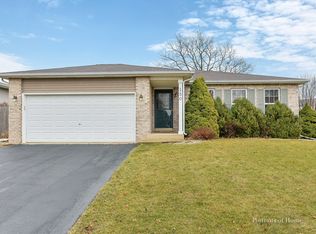 150 Chestnut Ln, Bolingbrook, IL 60490