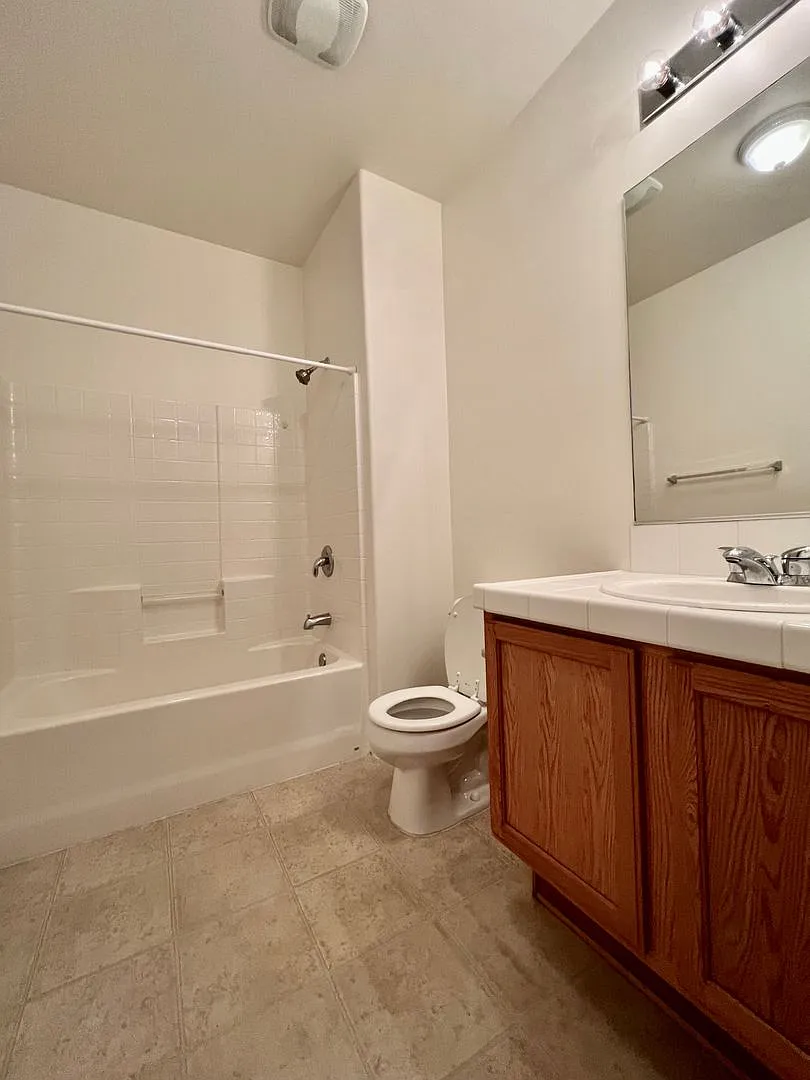 2974p -097.1- 712 Meadow Grove Ct. MG — Photo 4