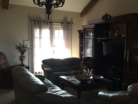 2nd image of 109 San Jacinto St