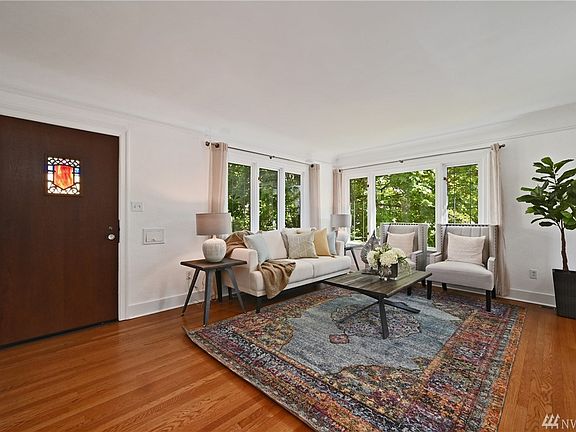 5th image of 2205 Bigelow Ave N APT 1