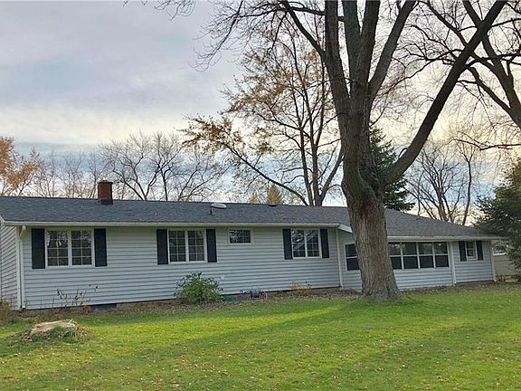 3rd image of 460 Northfield Dr