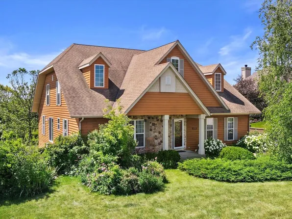 2075 Lower Ridge ROAD, Port Washington, WI 53074