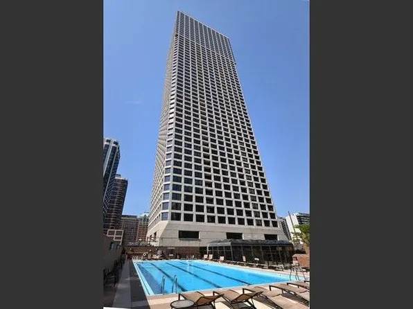 1030 N State St APT 2F, Chicago, IL 60610