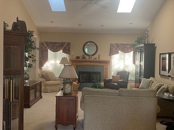 4th image of 1285 Shawn Ct
