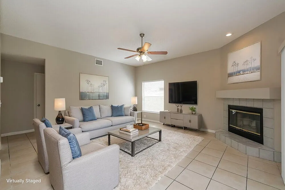 4 bed, 2.5 bath, 2322 sqft, $4,040 — Photo 4