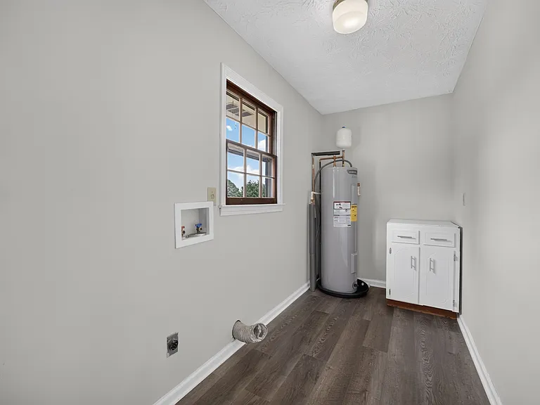 2591 Doc Hughes Rd — Photo 19