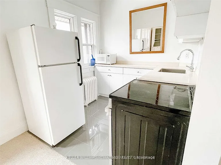 98 Woodycrest Ave #UPPER — Photo 11