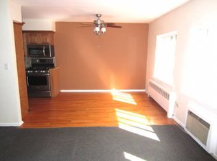 7570 199th St, Flushing, NY 11366