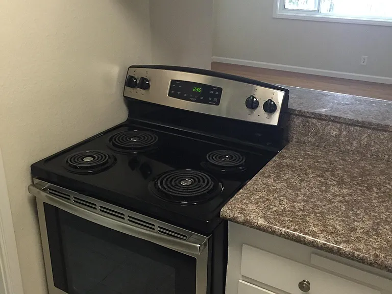1522 Redondo Ave #10 — Photo 6