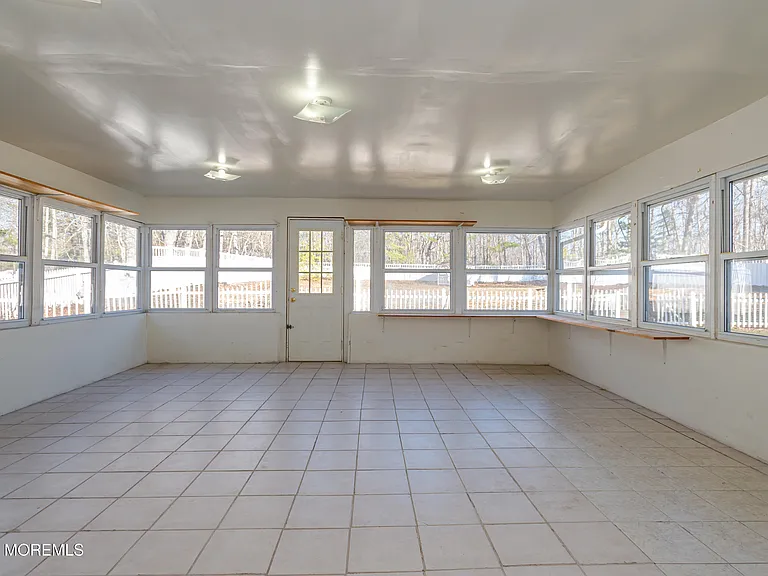 878 Green Valley Rd — Photo 11