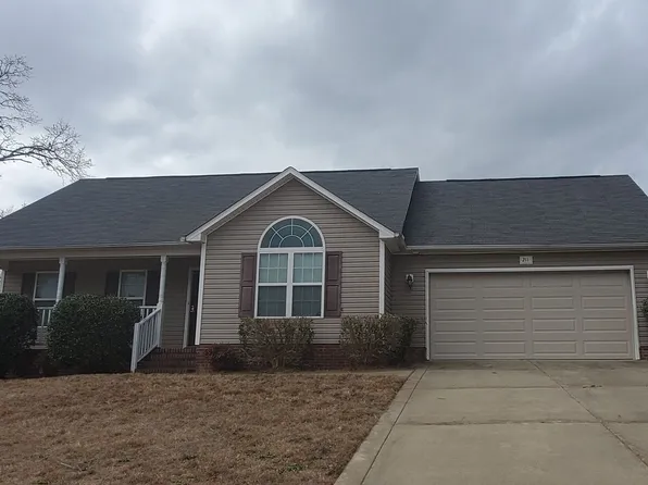 211 Wolfbridge Dr, Raeford, NC 28376