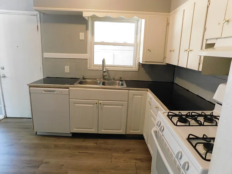 17 Irving Dr — Photo 11