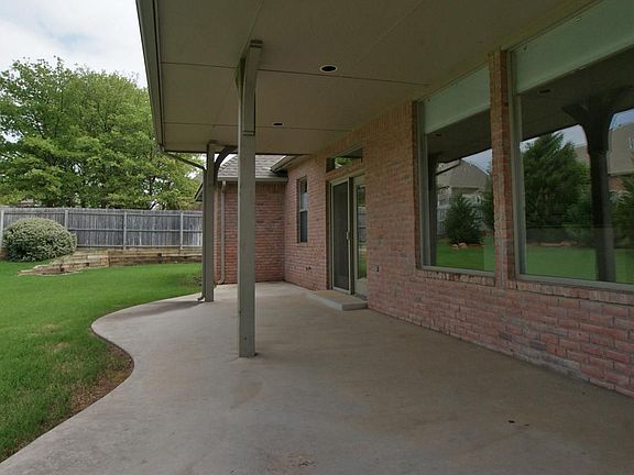 Private shaded patio area!