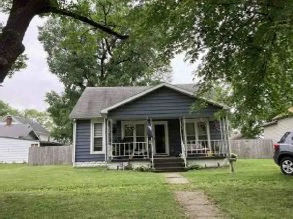 311 Maple St, Pana, IL 62557
