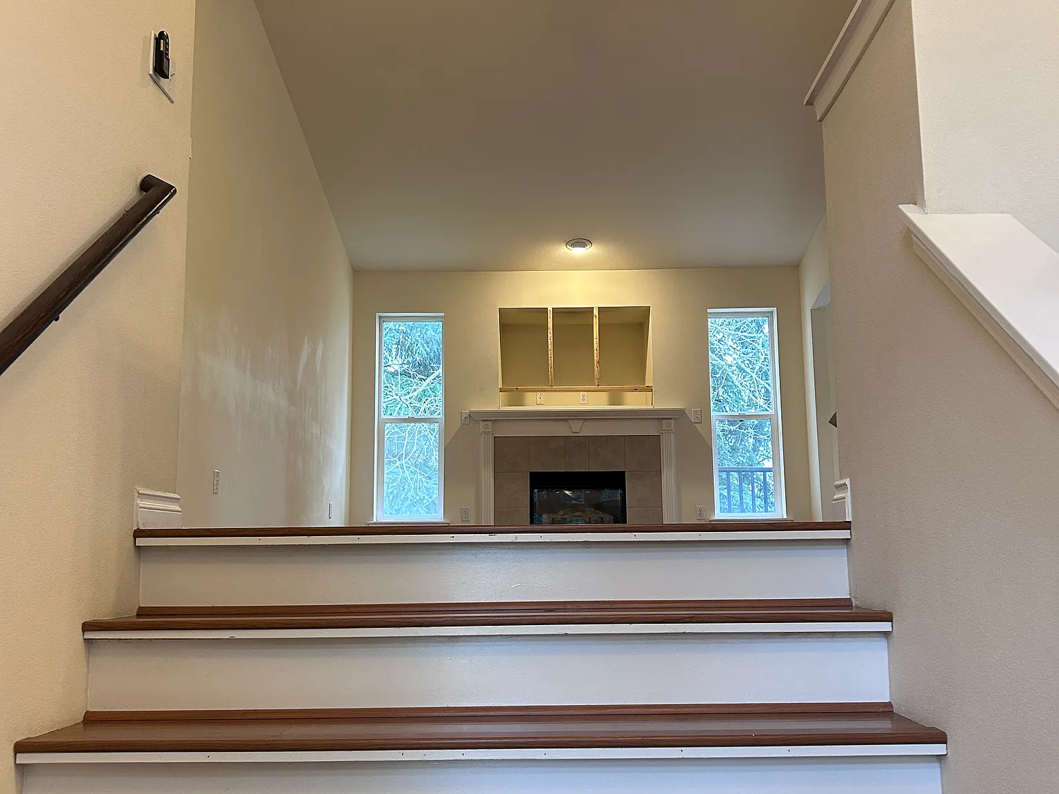 4 bed, 2369 sqft, $3,100 — Photo 2
