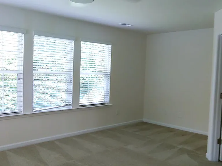 1033 Coldstream Dr — Photo 10