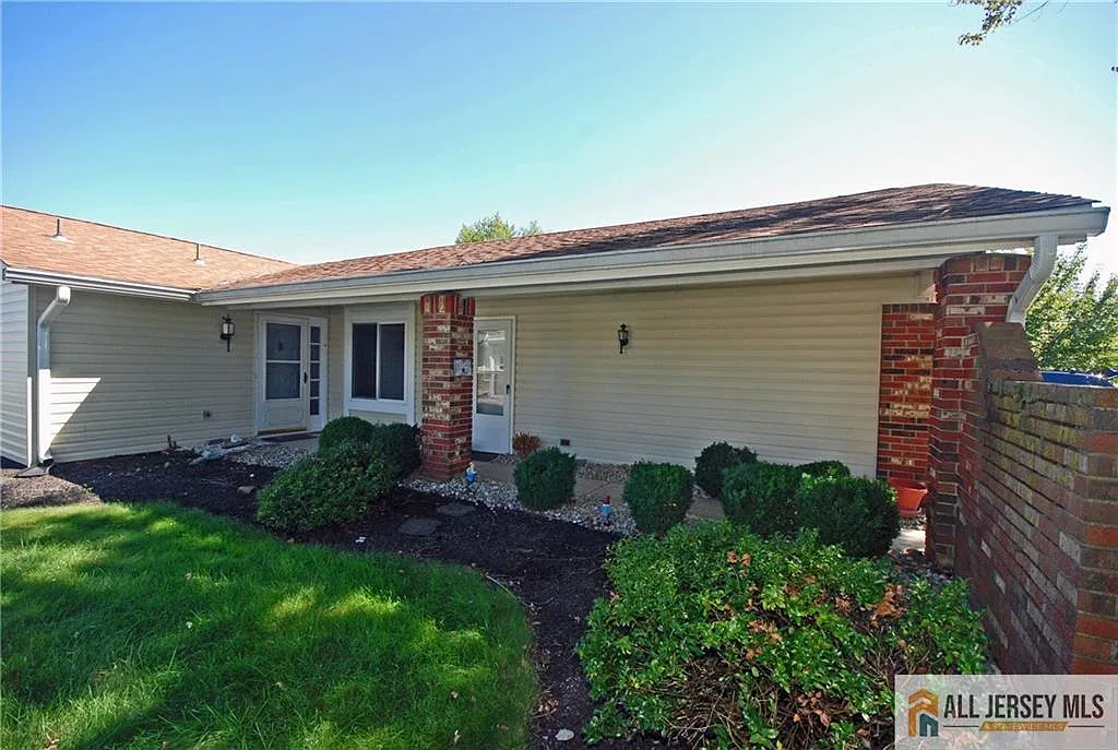 2 bed, 2.0 bath, 1304 sqft, $2,700 — Photo 3