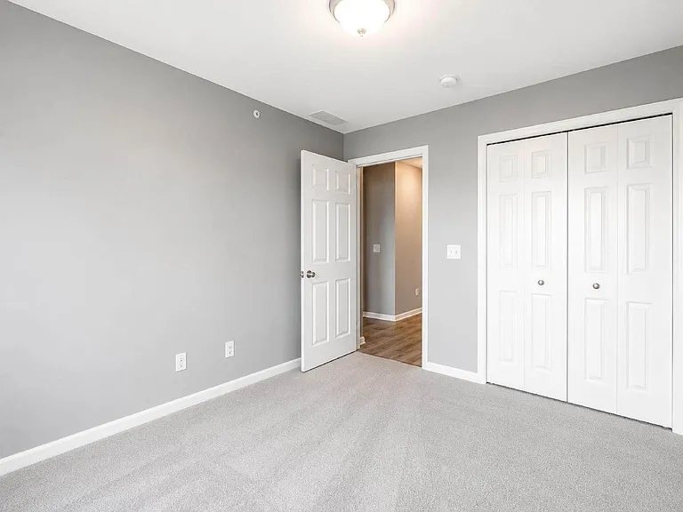 1097 Foxboro #31 — Photo 15