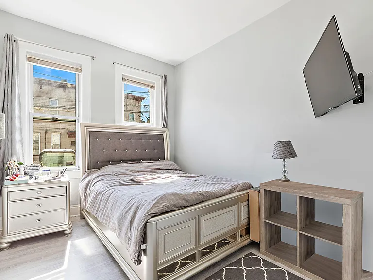 50 Saint Pauls Ave #1L — Photo 10