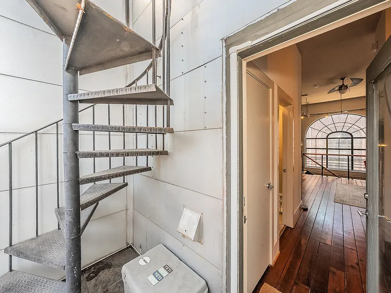 3911 Gilbert Ave #G — Photo 30
