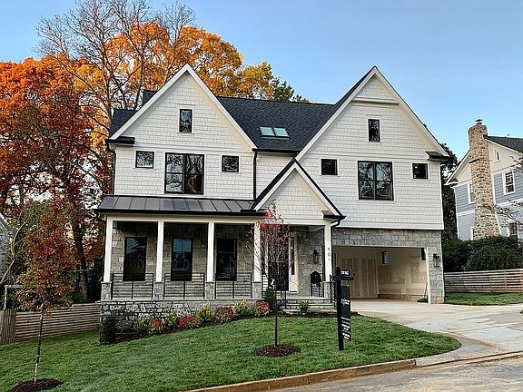 2nd image of 501 Columbia St E