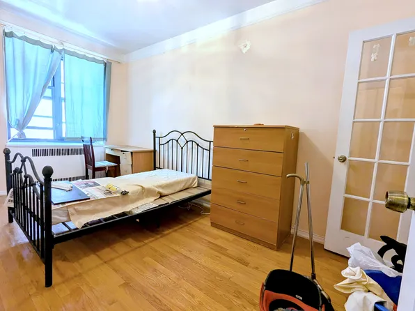 83-06 Vietor Avenue image 5 of 14